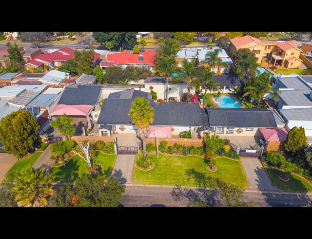 6 BEDROOM FREEHOLD FOR SALE IN SUNWARD PARK